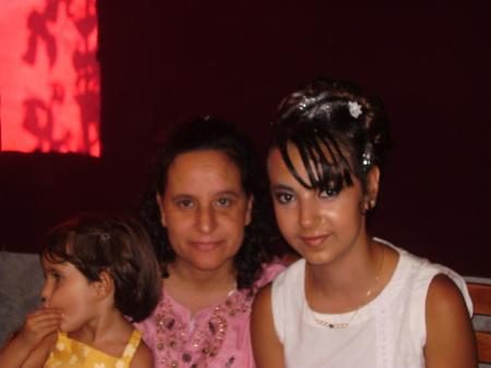 ma soeur en blanc , ma tante et ma p'tite cousine